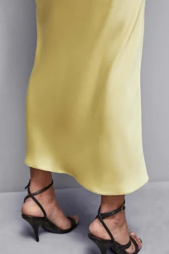 Błyszcząca satynowa spódnica mid-skirt