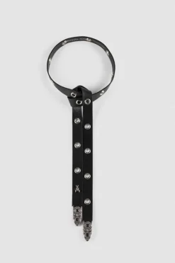 Chocker z metalowymi aplikacjami