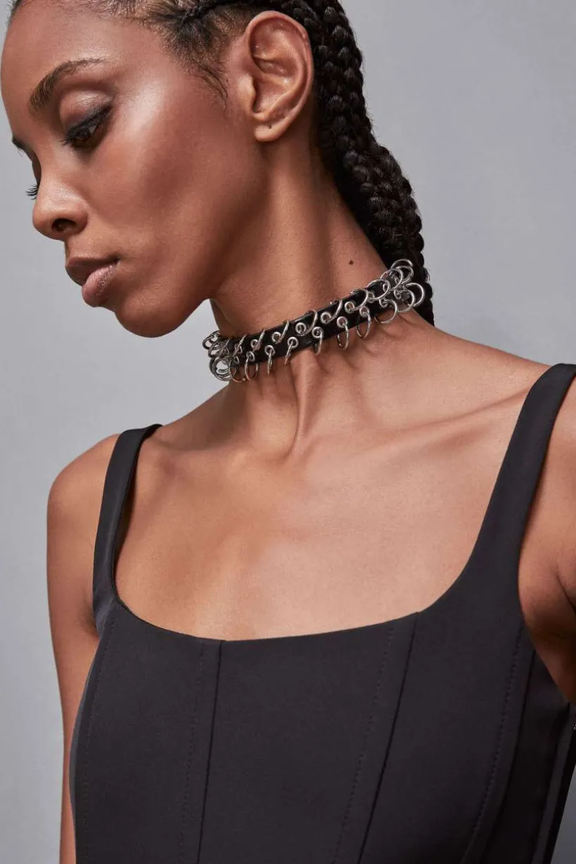 Choker z niklu i skóry nabijany ćwiekami