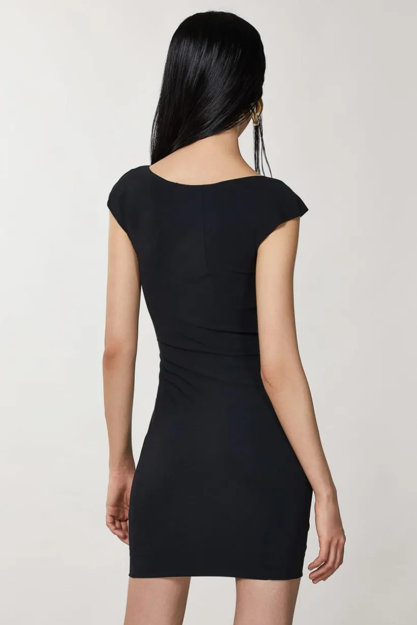 Krótka sukienka typu sheath