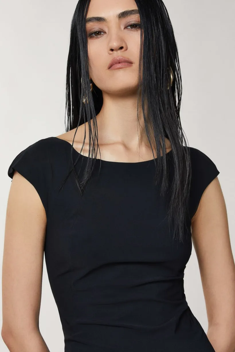 Krótka sukienka typu sheath