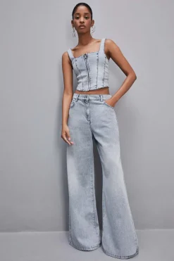 Oversize’owe jeansy z niskim stanem