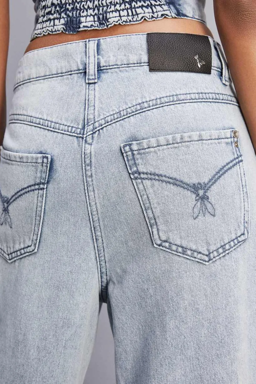 Oversize’owe jeansy z niskim stanem