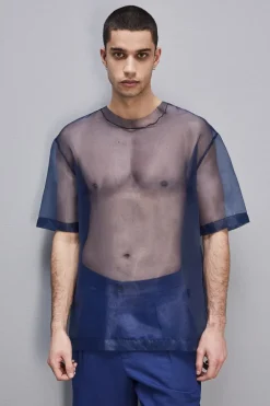 Pudełkowy T-shirt z krótkim rękawem i surowym wykończeniem