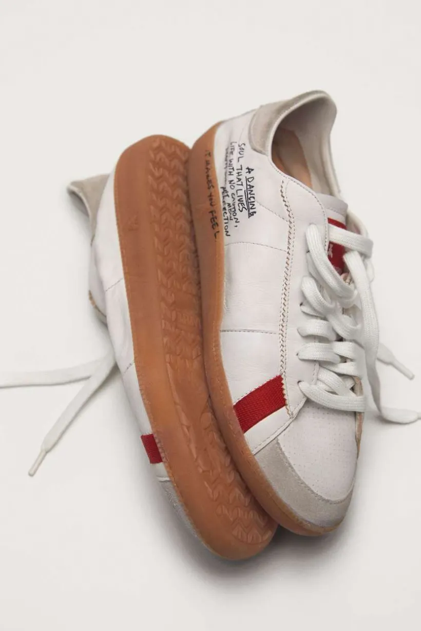 SKIN Sneakers ze skóry nappa z napisem