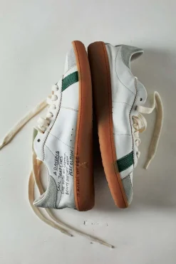 SKIN Sneakers ze skóry nappa z napisem