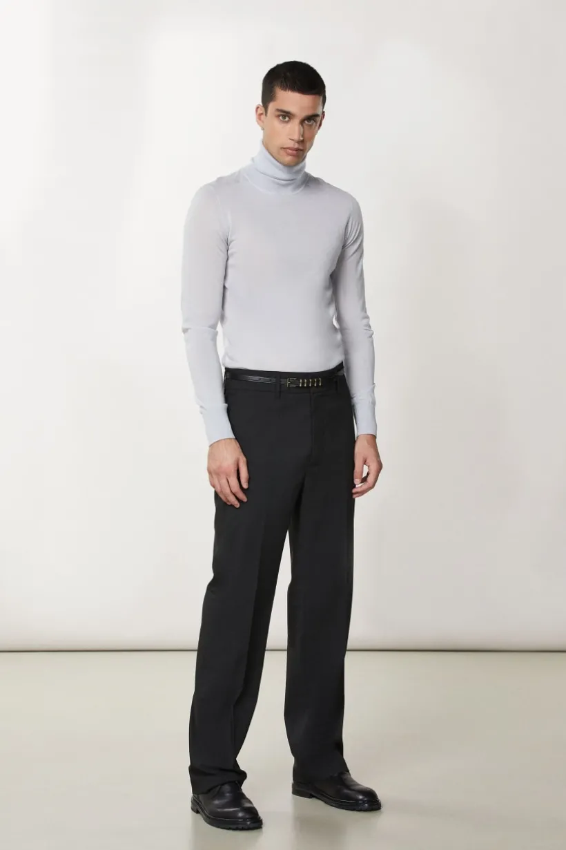 Spodnie slim fit z normalnym stanem