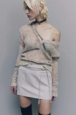 Sweter z siateczki z domieszką wełny