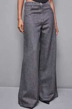 Szare jeansy wide leg z niskim stanem zdobione kryształkami