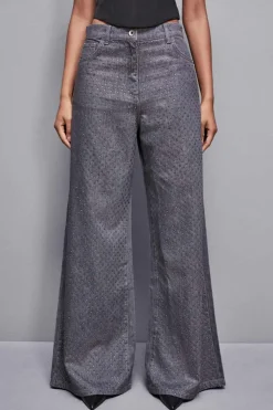Szare jeansy wide leg z niskim stanem zdobione kryształkami