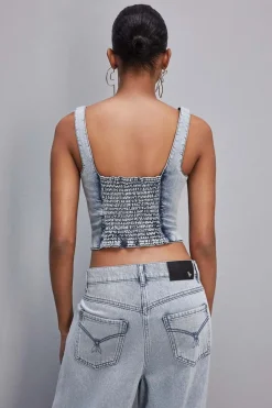 Top z elastycznego denimu