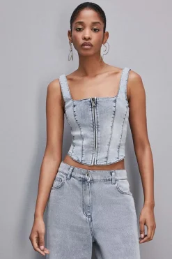 Top z elastycznego denimu