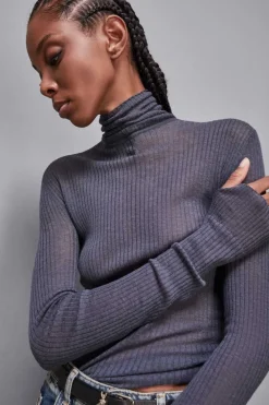 Wełniana bluzka slim fit Essential